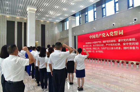 彩运网集团举行庆祝中国共产党成立104周年暨“七一”表彰大会